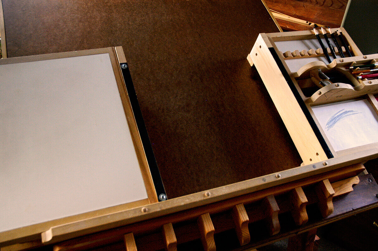 In this wider shot, both Velcro strips are in place on either side of the stone cavity.&nbsp;&nbsp;N...